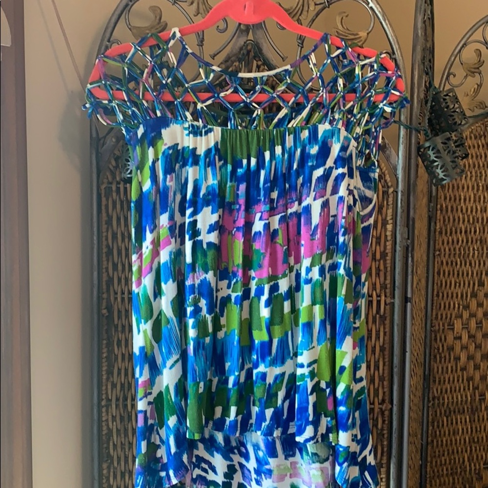 Patterned shirt with open neck detail